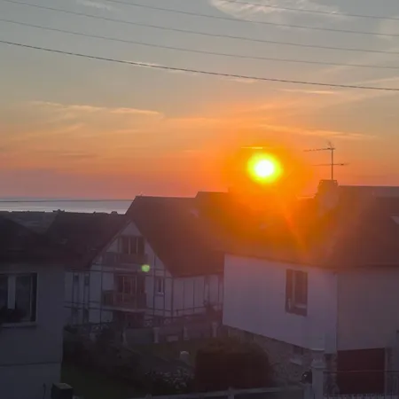 Le Deauville تروفيي سور مير